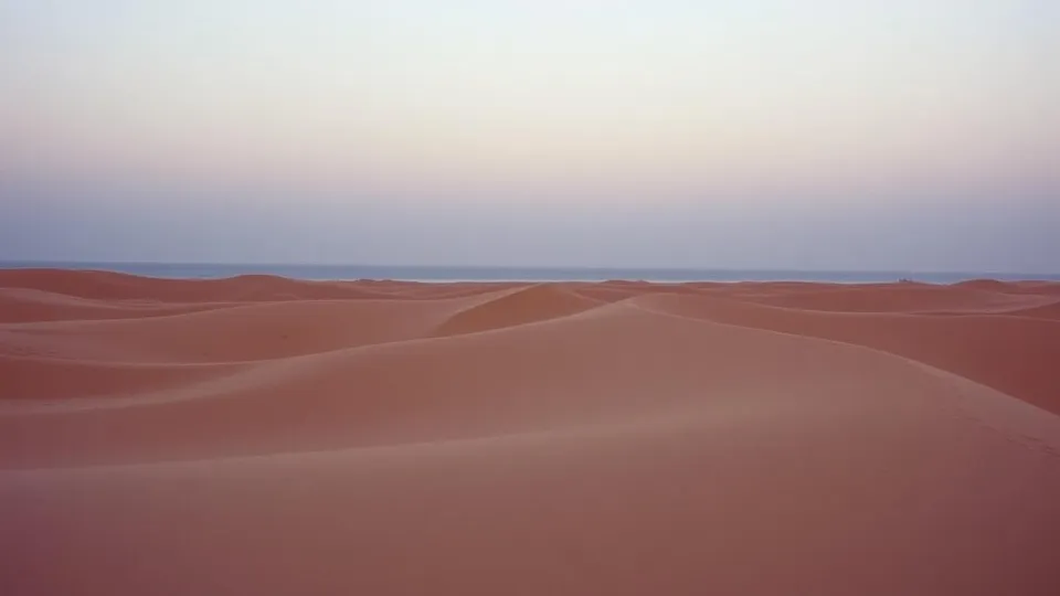דיונות מדבר סיני מול תעלת סואץ בשעת דמדומים